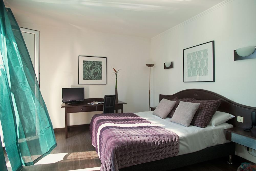 Le Neoulous Hotel Le Boulou Buitenkant foto